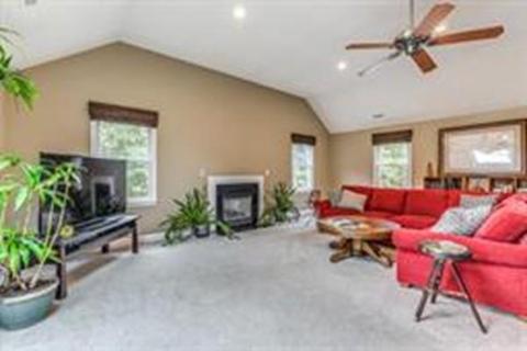 17 Cole St, Beverly, MA 01915 photo 10
