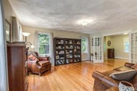17 Cole St, Beverly, MA 01915 photo 4
