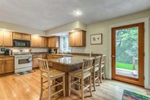17 Cole St, Beverly, MA 01915 photo 8