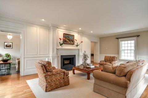 22 Barnstable Rd, Wellesley, MA 02481 photo 3