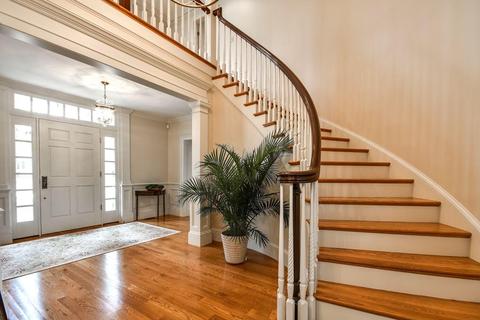 22 Barnstable Rd, Wellesley, MA 02481 photo 2