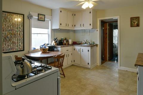 22 Roundy St, Beverly, MA 01915 photo 5