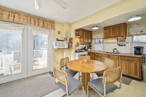 8 Wall Ct, Canton, MA 02021 photo 4