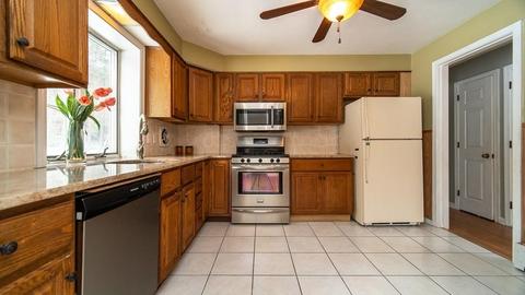 351 Forest Hills Rd, Springfield, MA 01128 photo 8