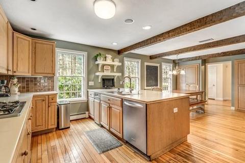 610 South St, Needham, MA 02492 photo 4