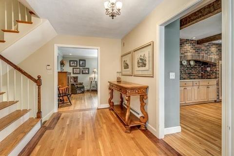 610 South St, Needham, MA 02492 photo 2