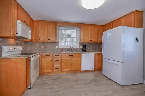 39 Woodrow St, Hudson, MA 01749 photo 6