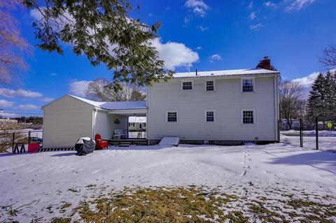39 Woodrow St, Hudson, MA 01749 photo 2