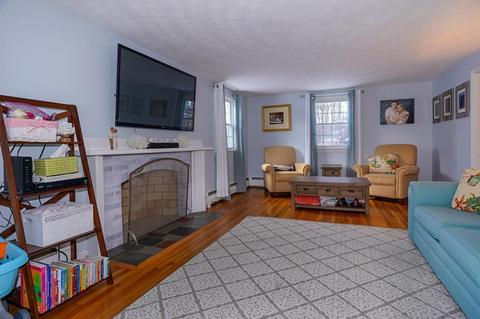 39 Woodrow St, Hudson, MA 01749 photo 4