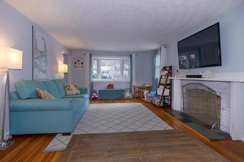 39 Woodrow St, Hudson, MA 01749 photo 3