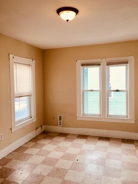 34 Grove St, Springfield, MA 01107 photo 2