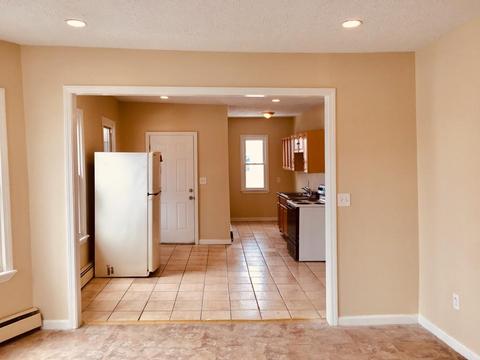 34 Grove St, Springfield, MA 01107 photo 4