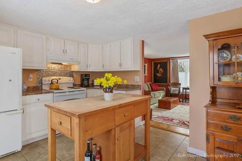 5 Davis St, Gloucester, MA 01930 photo 4