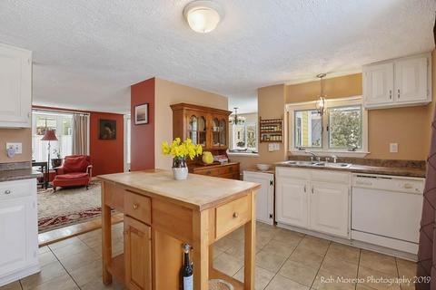 5 Davis St, Gloucester, MA 01930 photo 3