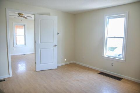25 John St, Chicopee, MA 01013 photo 4