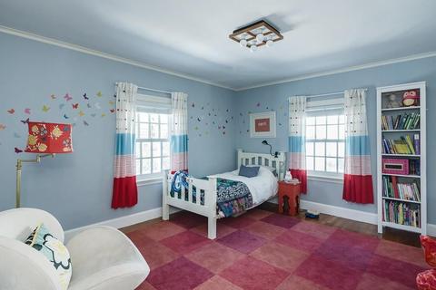 411 Clinton Rd, Brookline, MA 02445 photo 15