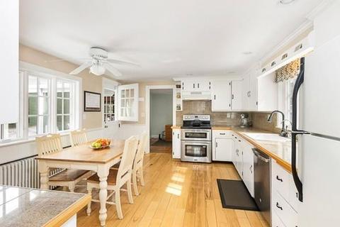 1041 High St, Dedham, MA 02026 photo 4