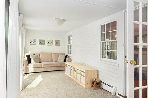 1041 High St, Dedham, MA 02026 photo 6