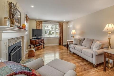 21 Alpena Ave, Dedham, MA 02026 photo 4