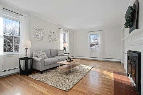 9 Spring St, Wakefield, MA 01880 photo 3