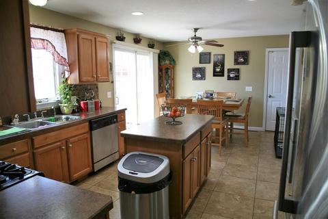 276 Arnold Ave, Springfield, MA 01119 photo 3
