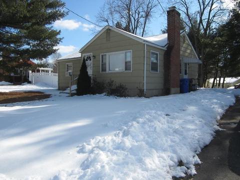91 Kirk Dr, Springfield, MA 01109 photo 2
