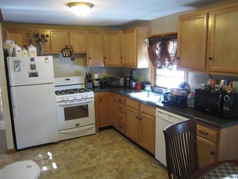 91 Kirk Dr, Springfield, MA 01109 photo 3