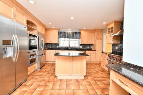 7 Seminole Rd, Canton, MA 02021 photo 4
