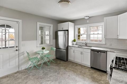 16 Wing St, Springfield, MA 01151 photo 4