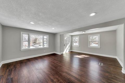 26 Lancaster St, Springfield, MA 01118 photo 3