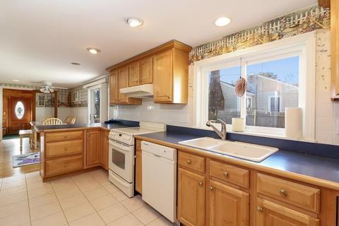 16 Broadmarsh Ave, Wareham, MA 02571 photo 9