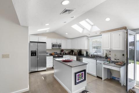 9 Bayle Ln, Gloucester, MA 01930 photo 8