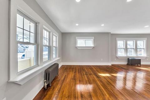 168 Phoenix Ter, Springfield, MA 01104 photo 4