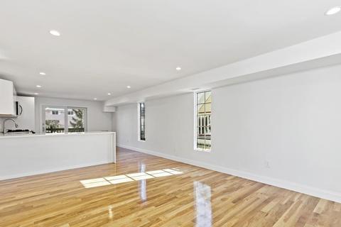 9 Hanover Ct #2, Marblehead, MA 01945 photo 3