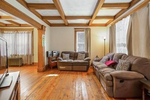 25 Whittier St, Springfield, MA 01108 photo 4