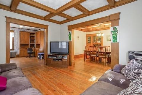 25 Whittier St, Springfield, MA 01108 photo 3