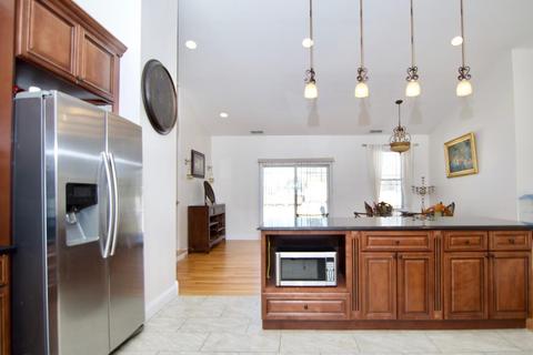68 Alwin Pl, Springfield, MA 01128 photo 11