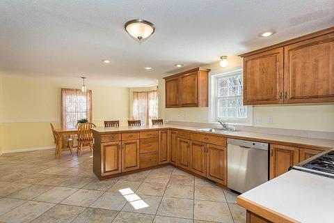 5 Dylan Dr, Dracut, MA 01826 photo 3