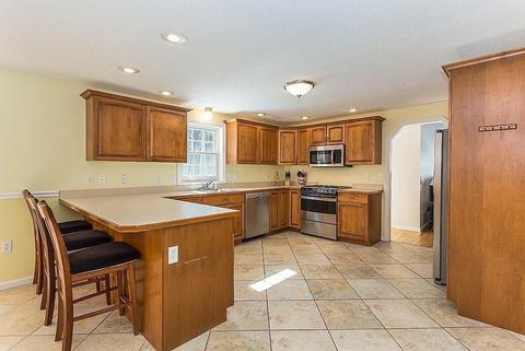 5 Dylan Dr, Dracut, MA 01826 photo 2