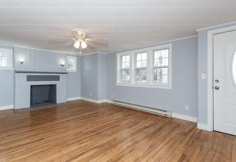 14 Davis St, Easthampton, MA 01027 photo 5