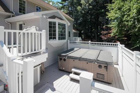 73 Hewitt Dr, Raynham, MA 02767 photo 4
