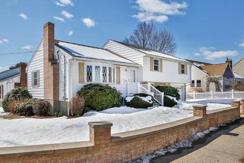 352 Appleton St, Arlington, MA 02476 photo 2