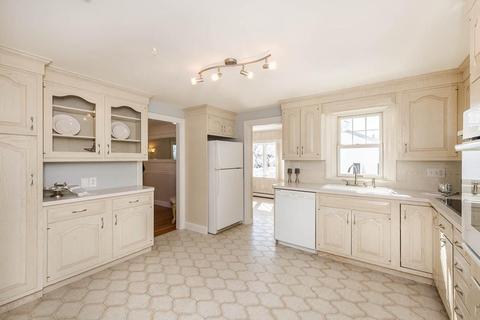352 Appleton St, Arlington, MA 02476 photo 11