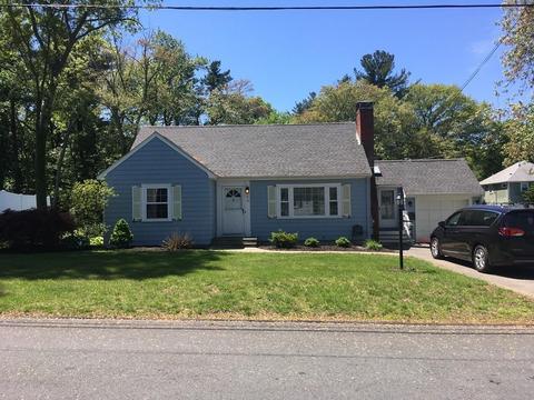 55 Curtis St, Reading, MA 01867 photo 2