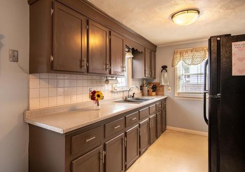 123 Moore St, Chicopee, MA 01013 photo 3