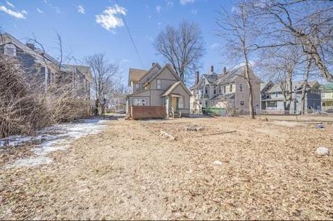 97 Thompson St, Springfield, MA 01109 photo 10