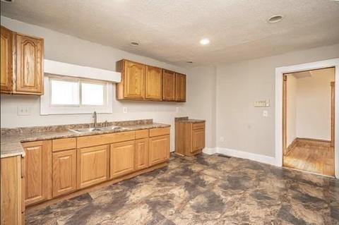 97 Thompson St, Springfield, MA 01109 photo 20