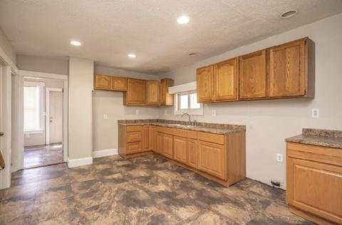 97 Thompson St, Springfield, MA 01109 photo 18