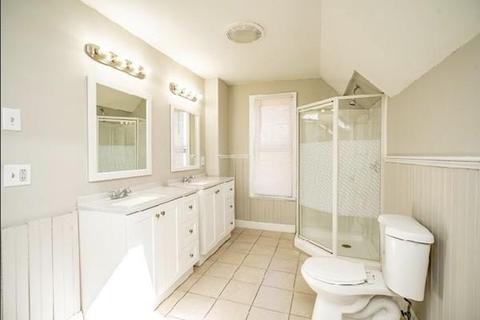97 Thompson St, Springfield, MA 01109 photo 3