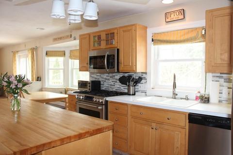 115 South St, Upton, MA 01568 photo 5